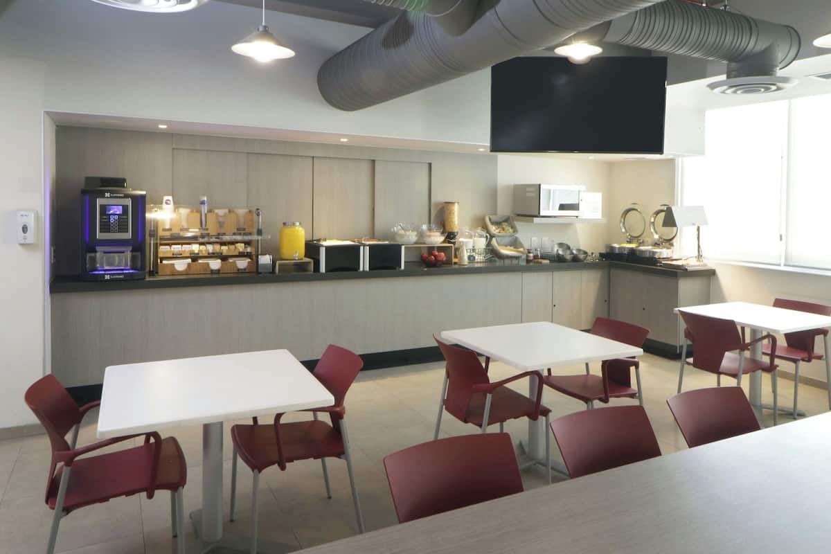 free daily continental breakfast