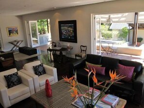 Lounge - Four Rosmead (Cape Town)