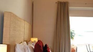 1 phòng ngủ, bộ đồ giường cao cấp, minibar, két bảo mật tại phòng