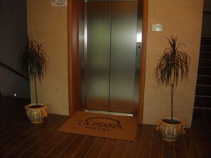 Interior detail - Hotel La Piana (Tito)