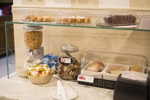 Free daily buffet breakfast  - Hotel La Piana (Tito)