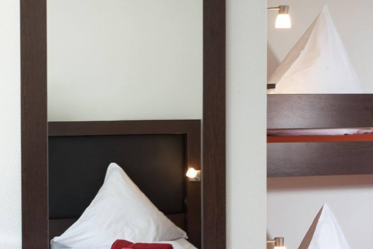 Basic Triple Room, Private Bathroom | Premium bedding, down duvets, pillow-top beds, desk