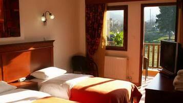 Select Comfort beds, in-room safe, desk, blackout curtains