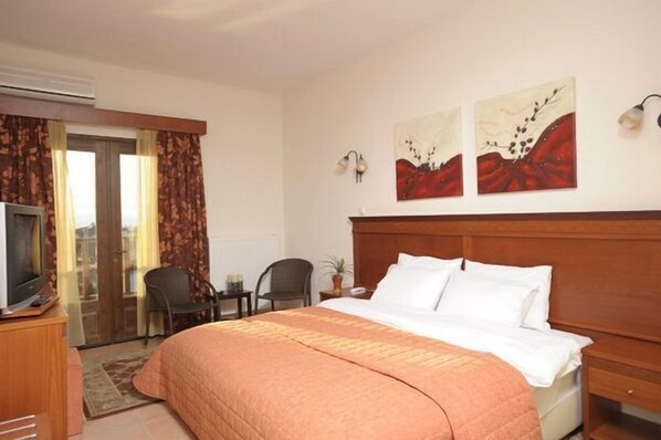 Select Comfort beds, in-room safe, desk, blackout curtains