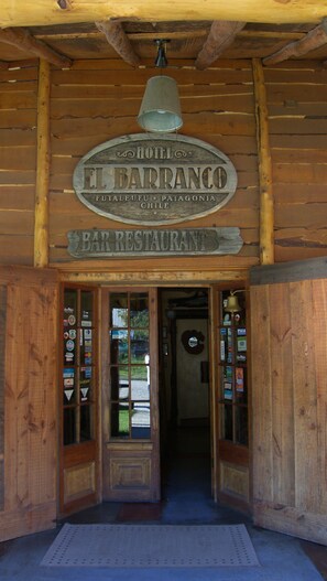 Unclassified image, 3 of 36, button - Hotel El Barranco (Futaleufú)