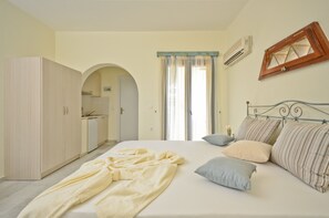 Standard Room | Premium bedding, down comforters, pillowtop beds, in-room safe