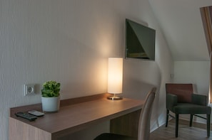 Comfort Double Room, River View (Roof Terrace) | Room amenity