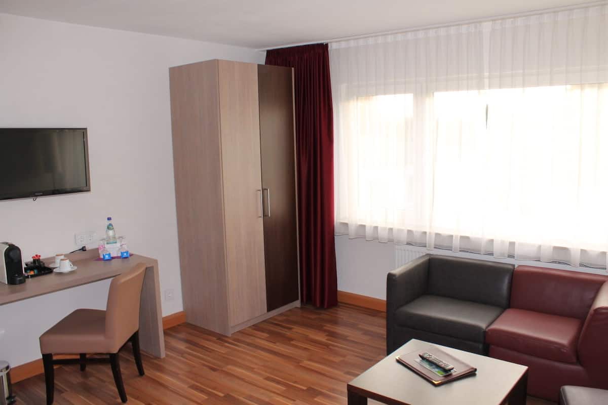 room | living area | flat-screen tv