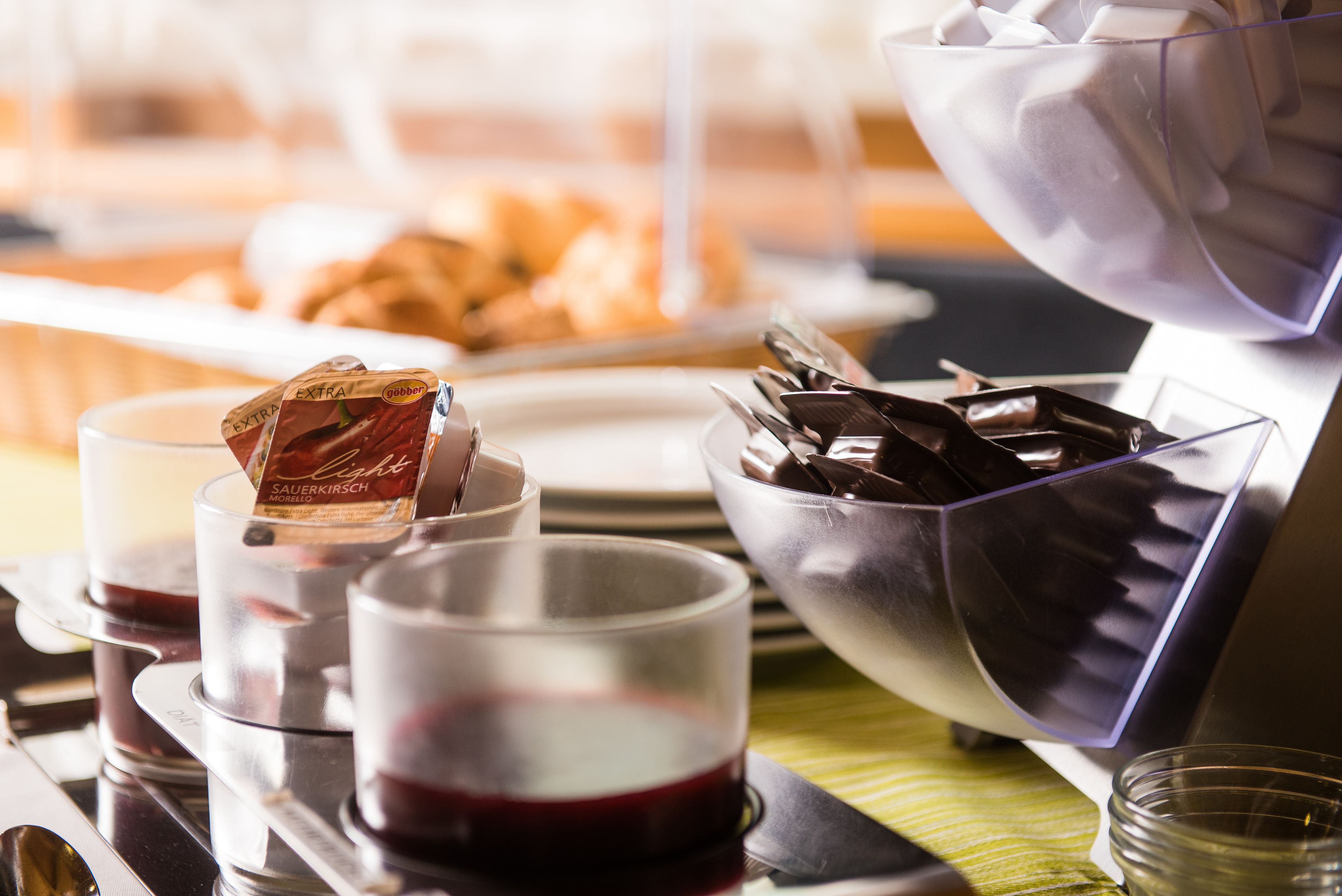 daily continental breakfast (eur 10 per person)