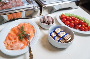 Café da manhã continental todos os dias mediante uma taxa