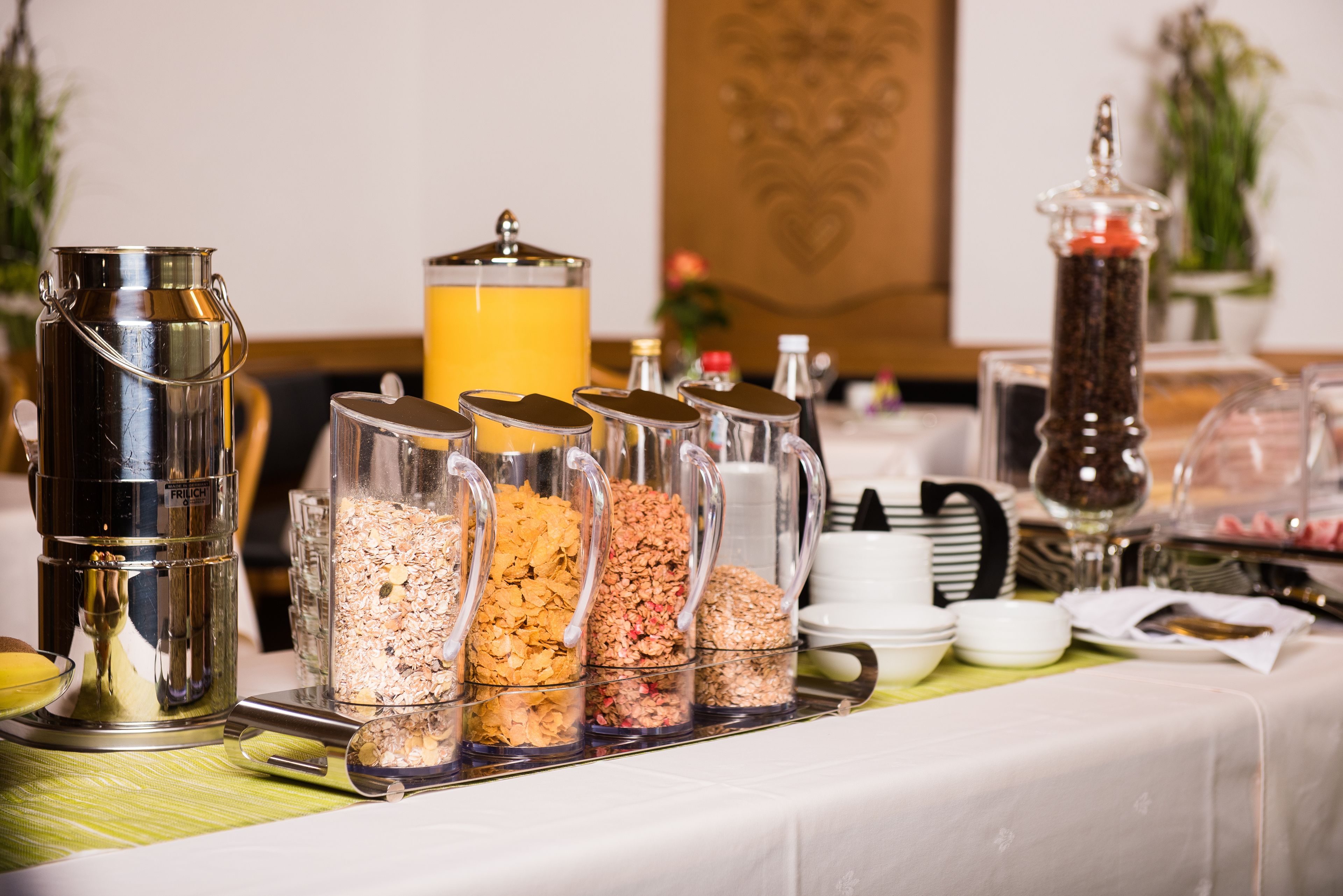 daily continental breakfast (eur 10 per person)