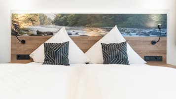 Habitación doble | Escritorio, cunas (de pago), wifi gratis y ropa de cama