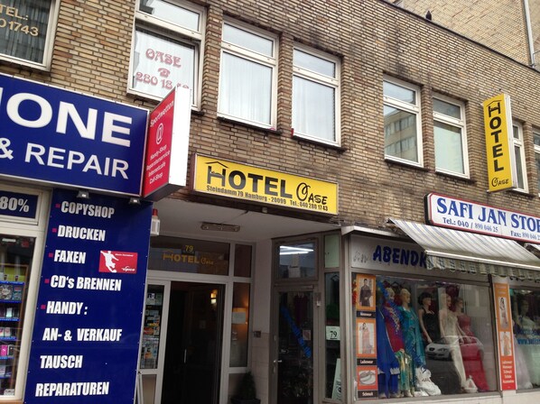 Unclassified image, 1 of 21, button - Hotel Oase (Hamburg)
