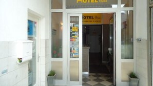 Property entrance - Hotel Oase (Hamburg)
