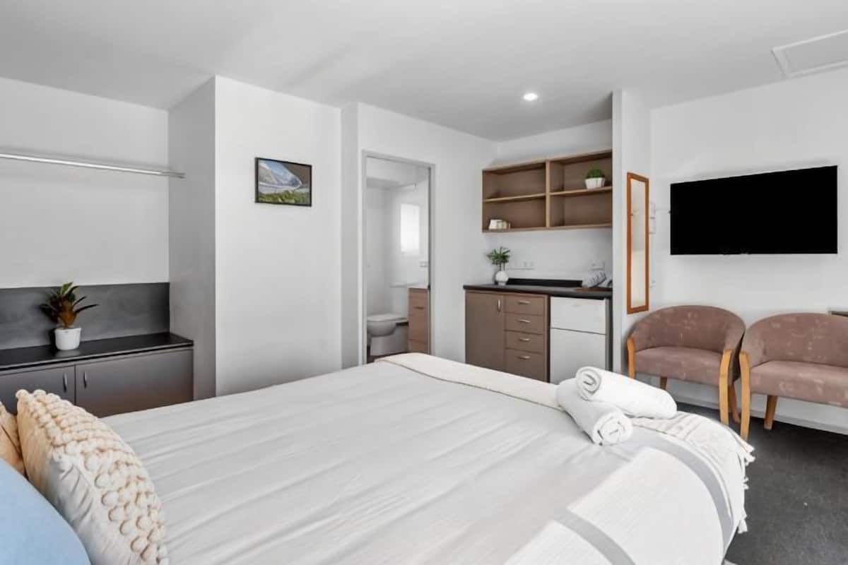 Down duvets, pillow-top beds, free WiFi, bed sheets