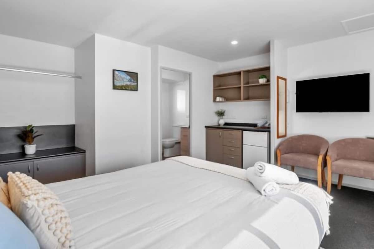 Cubrecamas, colchones con pillow-top, wifi gratis y ropa de cama