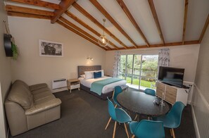 Motel Unit - 1 Bedroom Family (1BR) | Down comforters, pillowtop beds, free WiFi, bed sheets