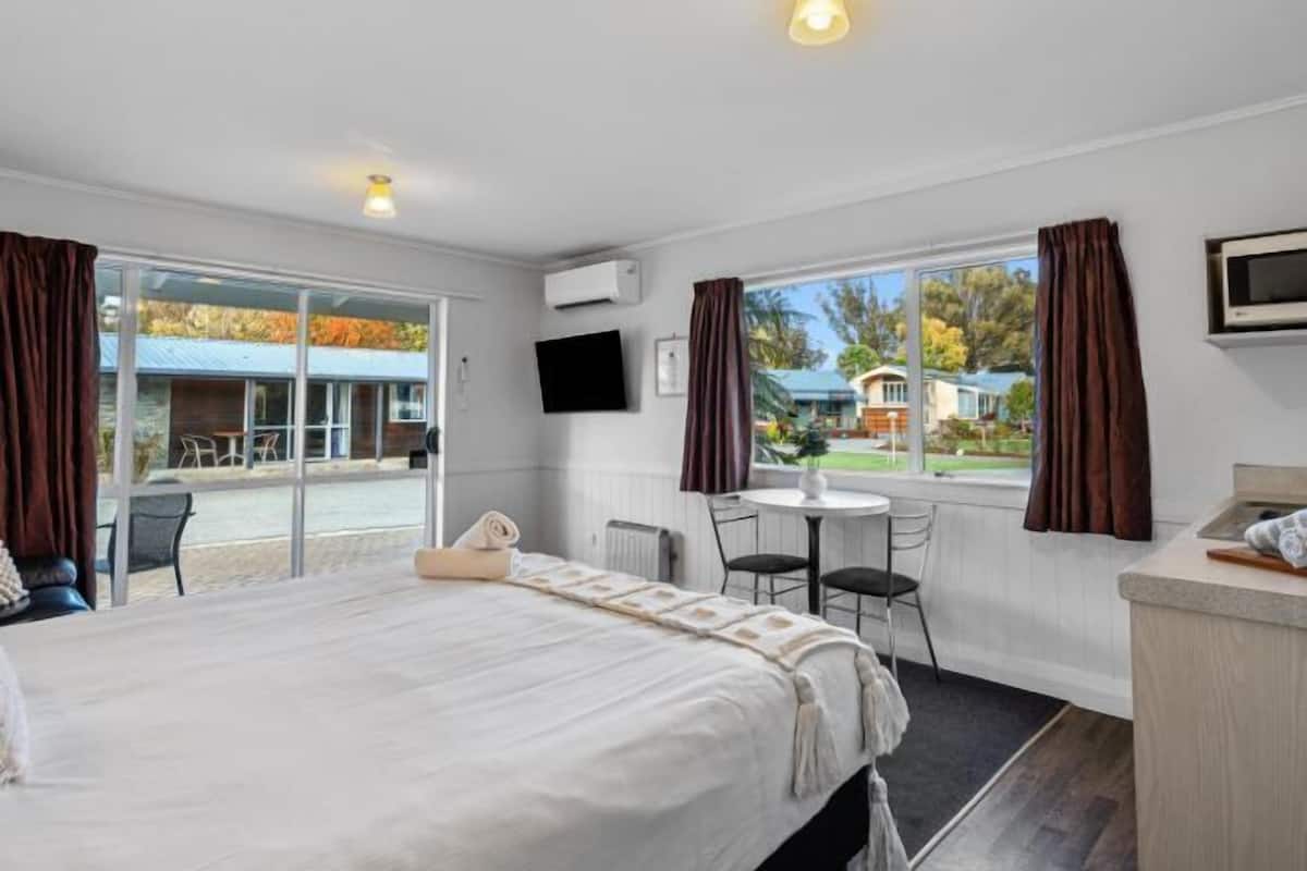 Cubrecamas, colchones con pillow-top, wifi gratis y ropa de cama