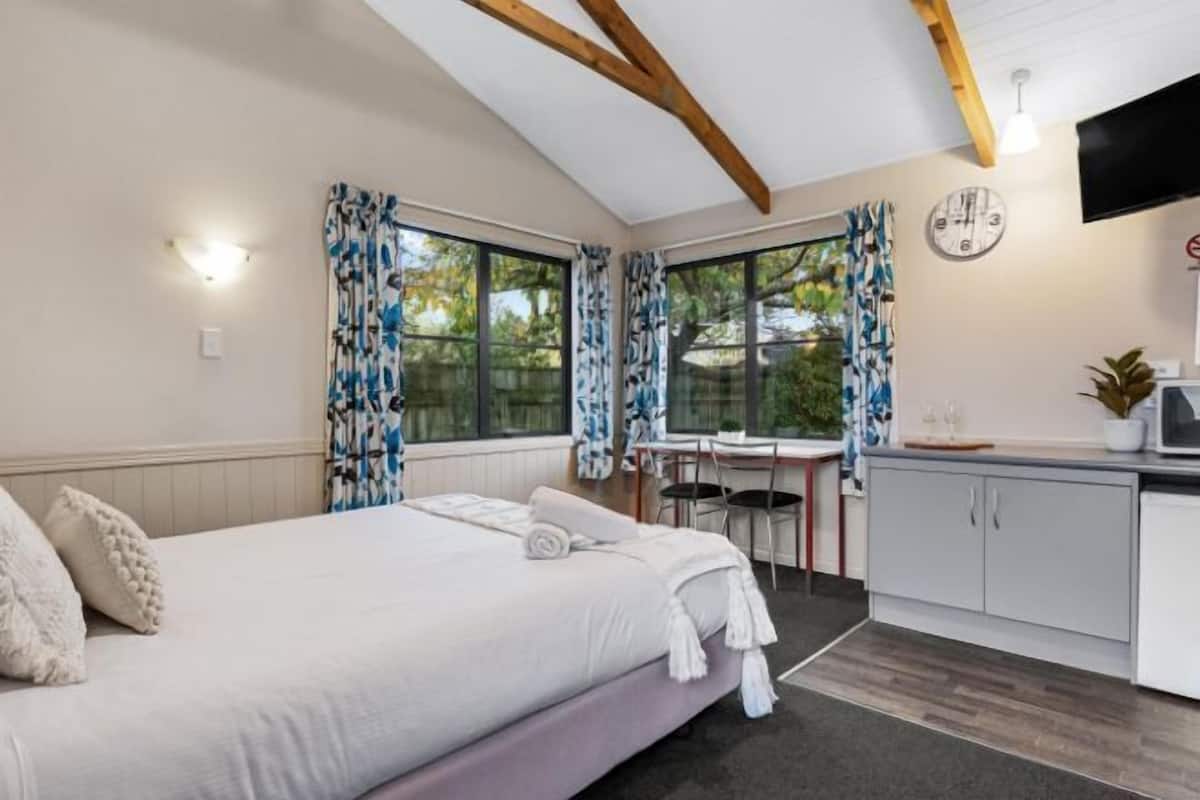 Cubrecamas, colchones con pillow-top, wifi gratis y ropa de cama