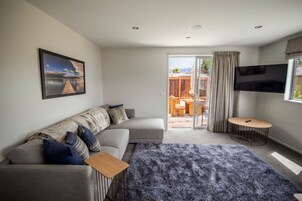 3 Bedroom Apartment (3BR) | Living area | 40-inch flat-screen TV with digital channels, TV