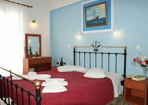 Estúdio econômico | Cofres nos quartos, ferros/tábuas de passar roupa