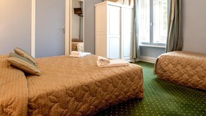 Double Room | Desk, soundproofing, iron/ironing board (on request), cribs (free) - Hotel La Tablee Medievale (Civrieux-d'Azergues)