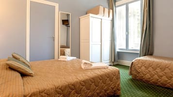 Double Room | Desk, soundproofing, iron/ironing board, free cribs/infant beds