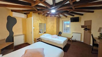 Suite Familiale | Bureau, chambres insonorisées, Wi-Fi gratuit, draps fournis
