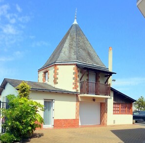 Suite familiare | Una scrivania, insonorizzazione, Wi-Fi gratuito, lenzuola