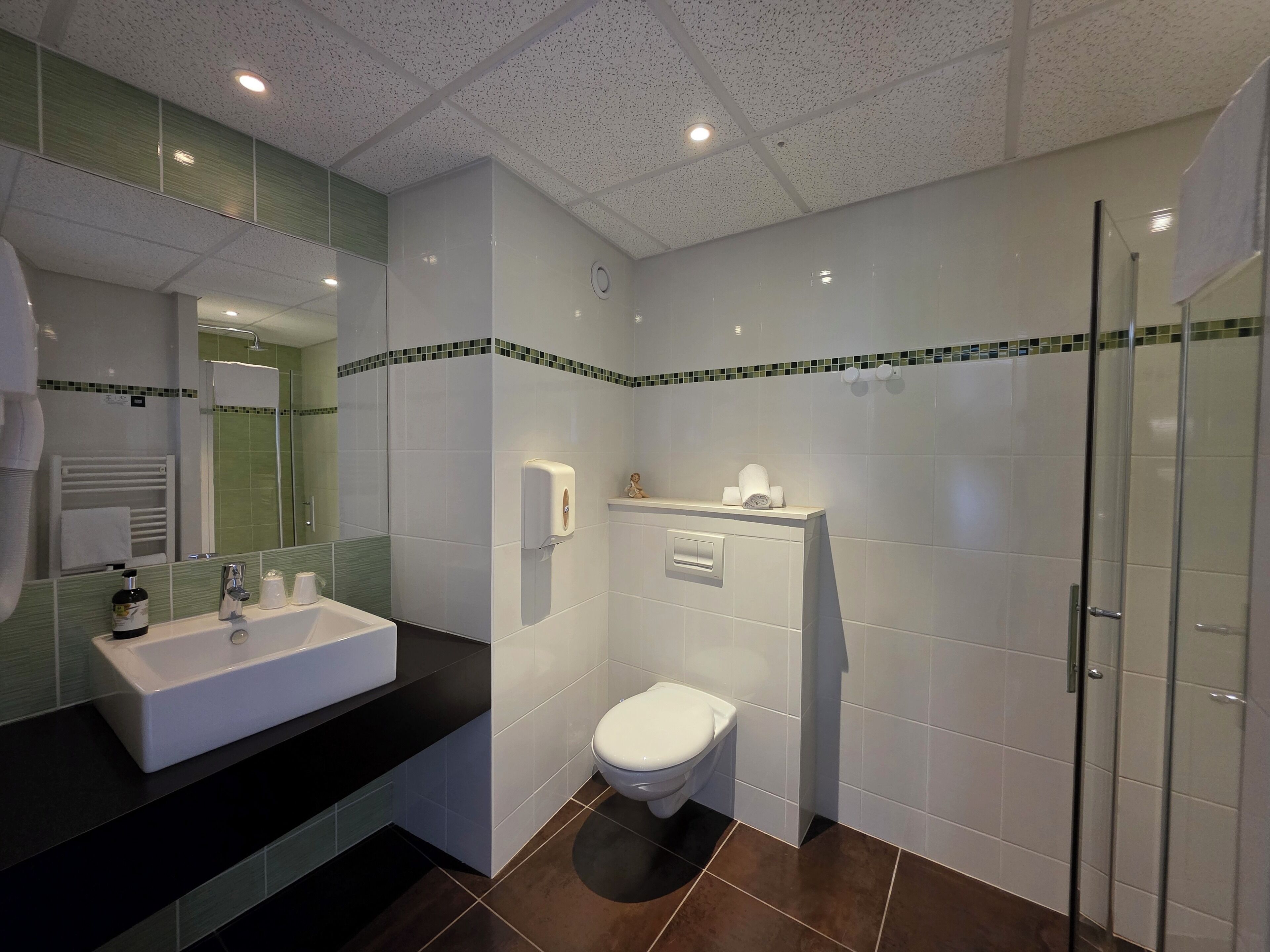 comfort double or twin room | bathroom | free toiletries, hair dryer, towels