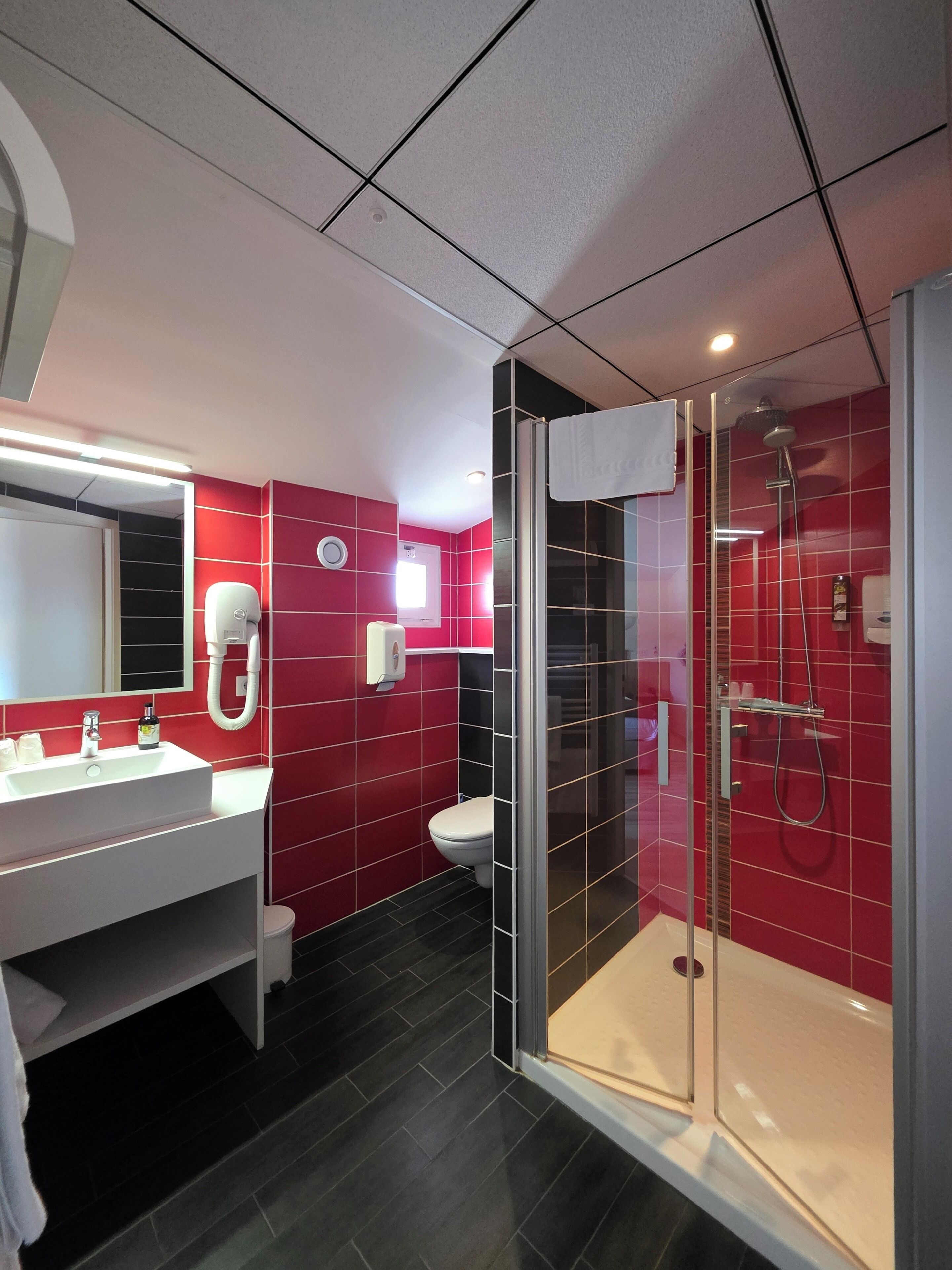 comfort double or twin room | bathroom | free toiletries, hair dryer, towels