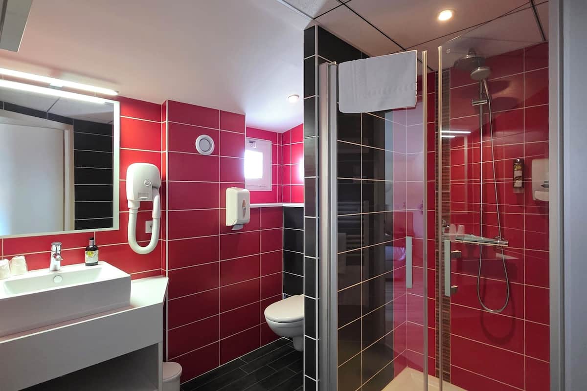 comfort double or twin room | bathroom | free toiletries, hair dryer, towels