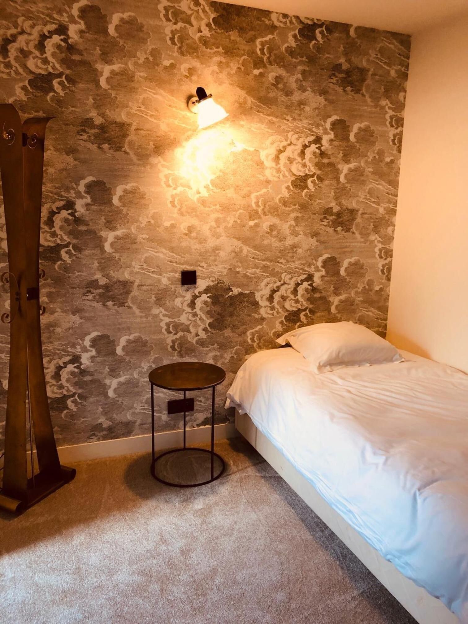 desk, soundproofing, rollaway beds, free wifi