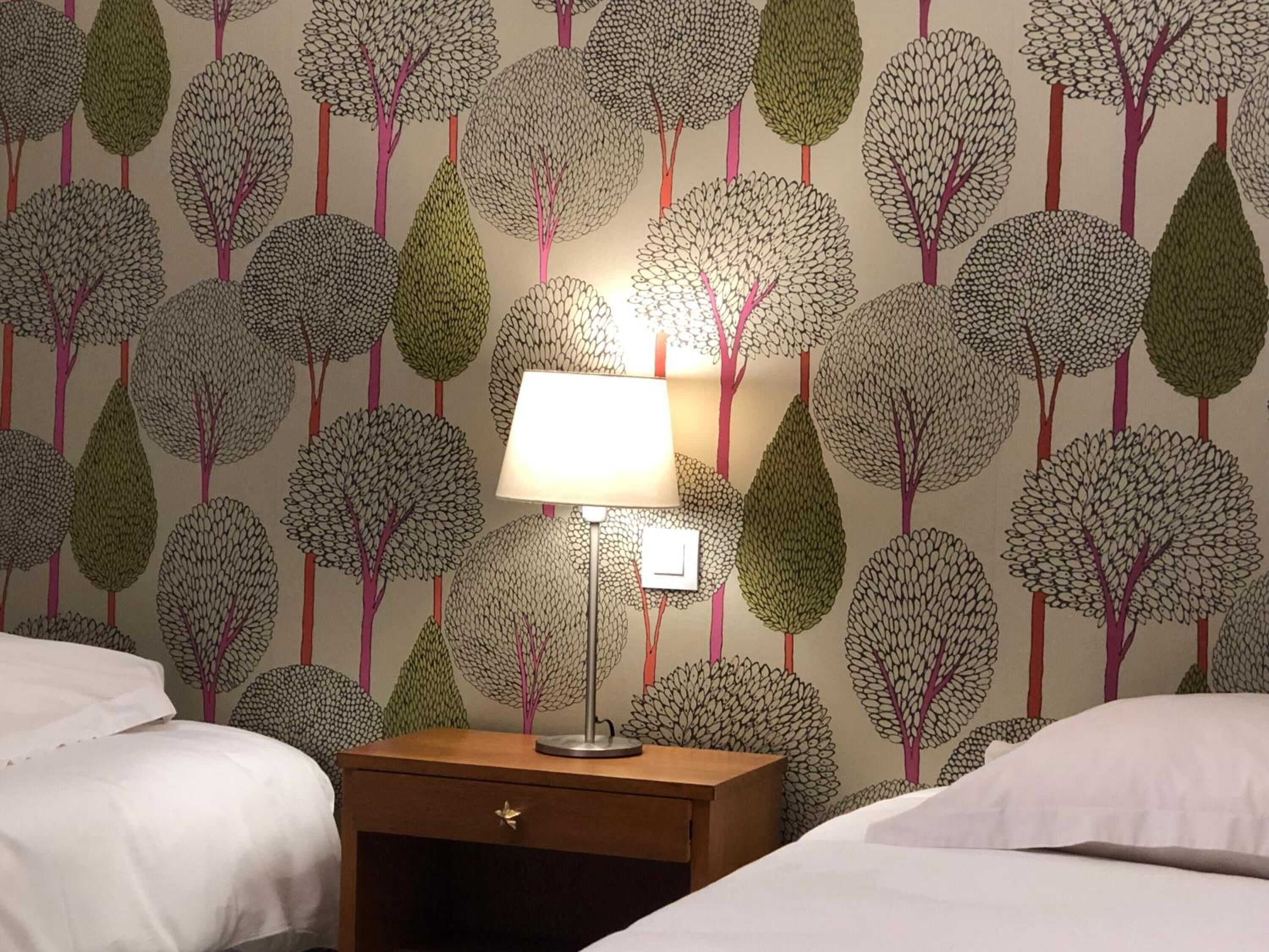 desk, soundproofing, rollaway beds, free wifi