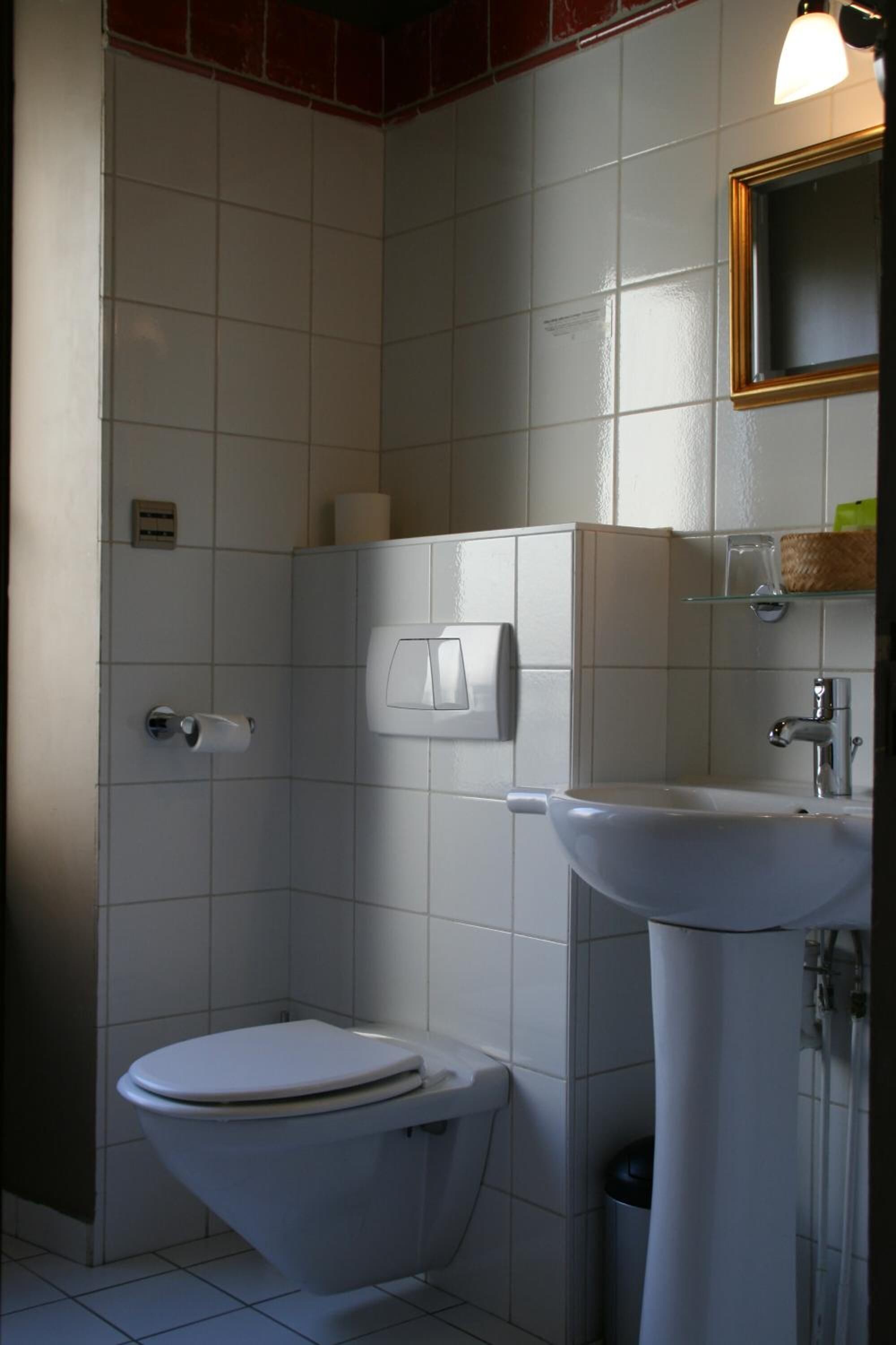 free toiletries, towels