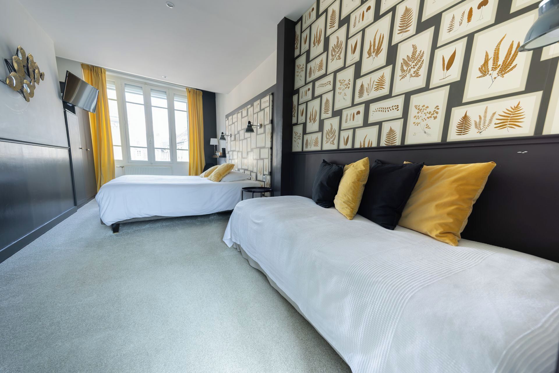 Triple Room | Desk, soundproofing, rollaway beds (surcharge), WiFi (free)