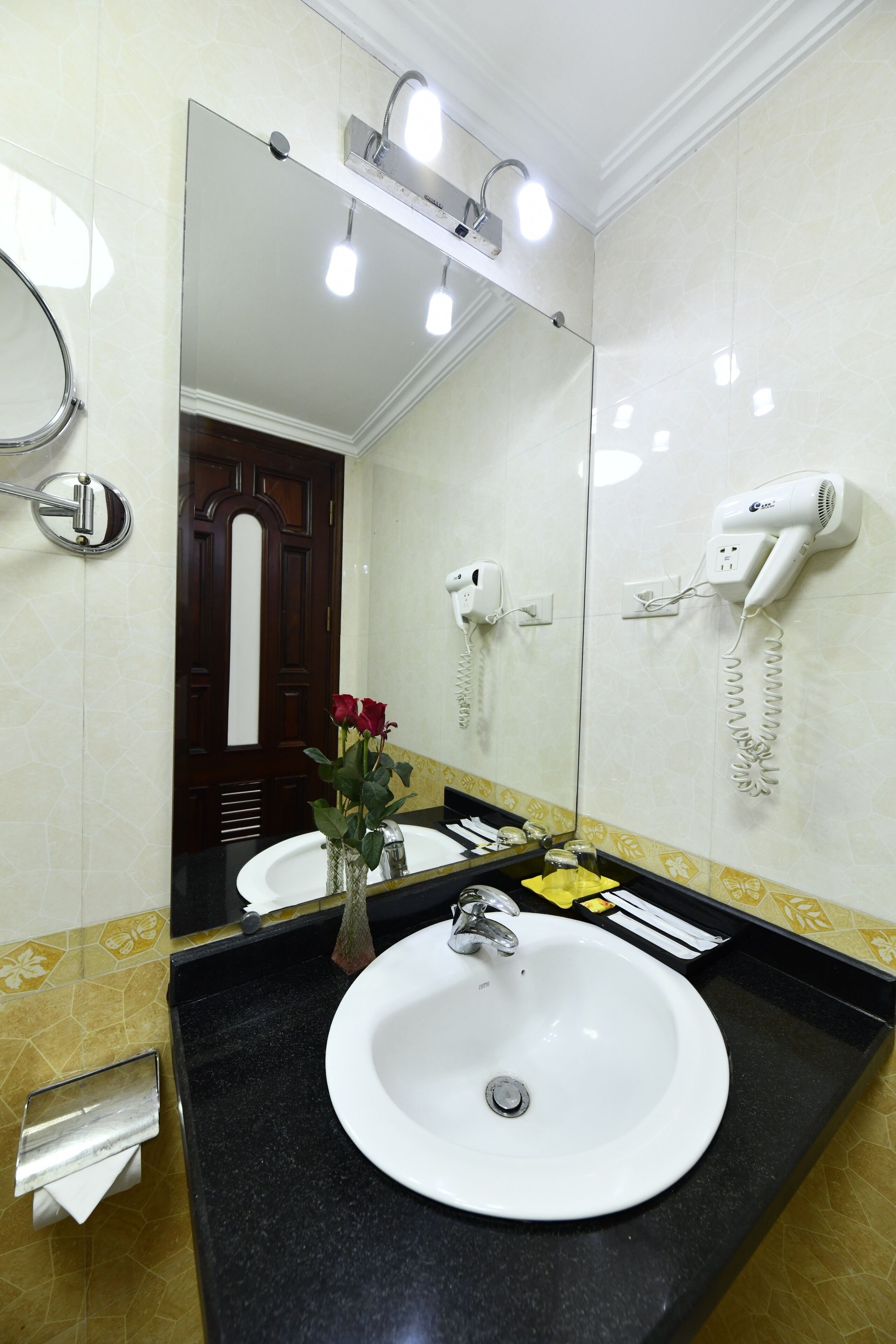 deluxe double room, balcony, city view | bathroom | combined shower/bathtub, free toiletries, hair dryer, slippers