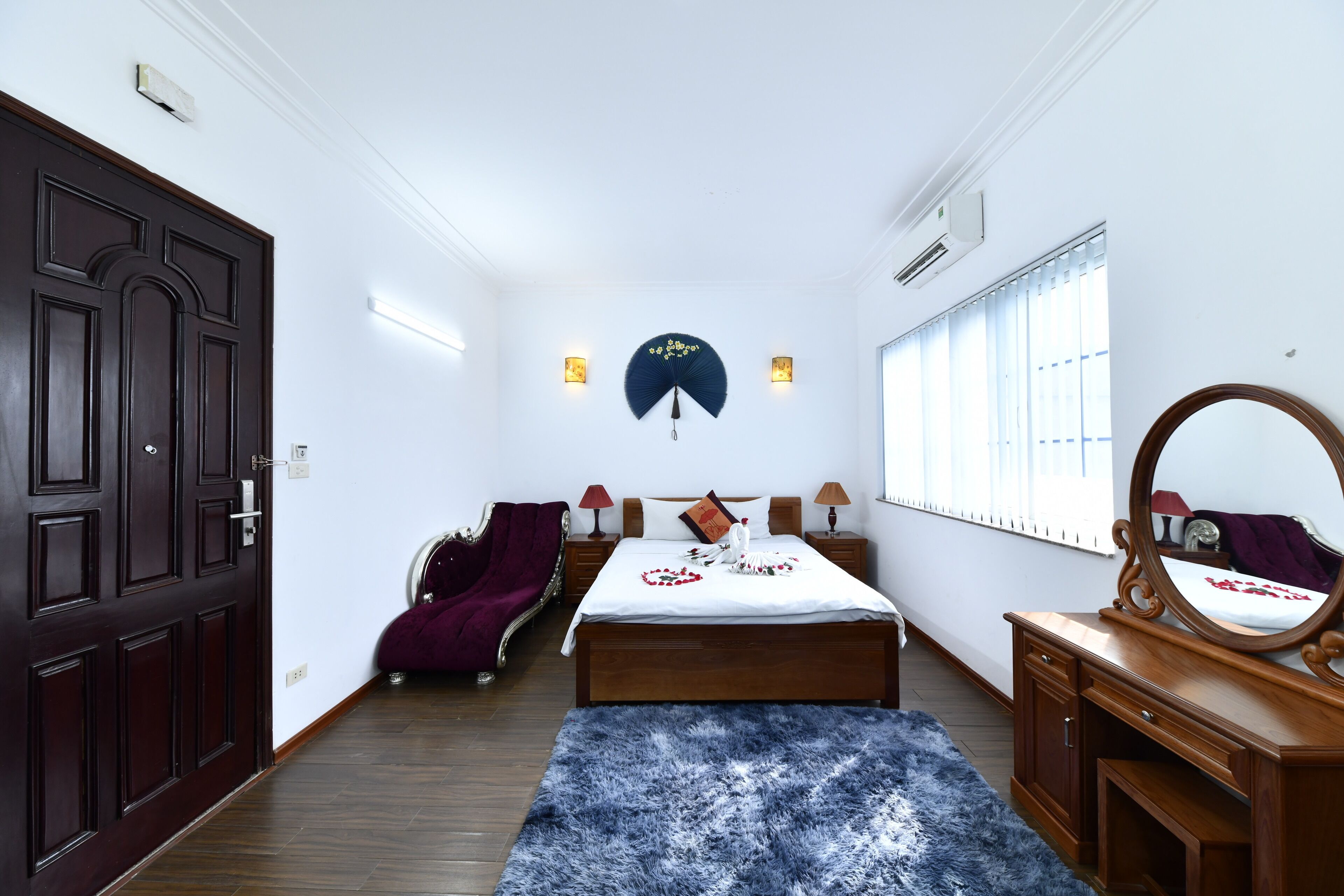 junior double room | minibar, in-room safe, desk, laptop workspace