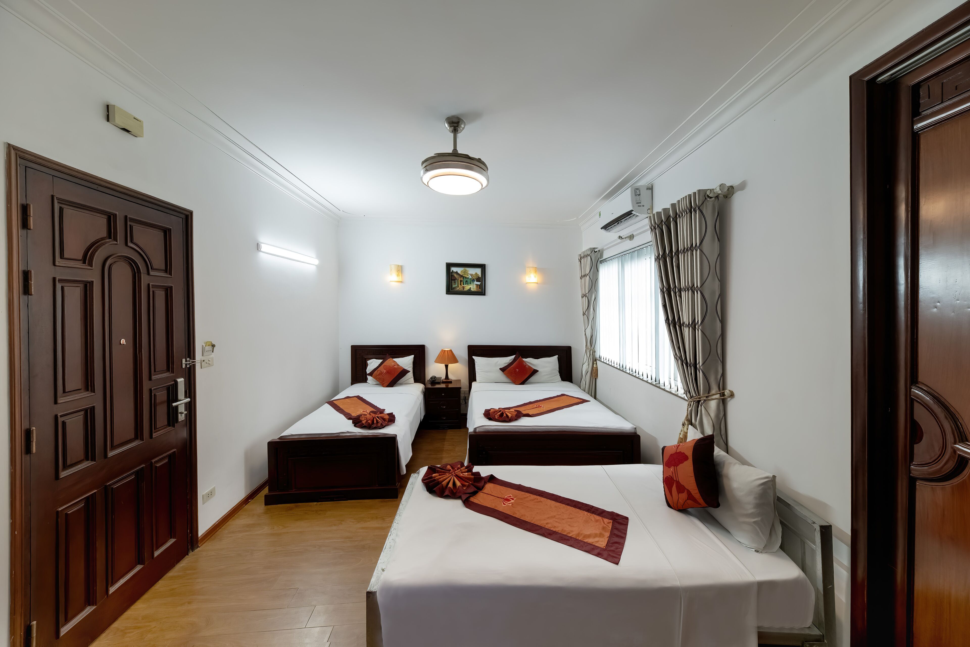 minibar, in-room safe, desk, laptop workspace