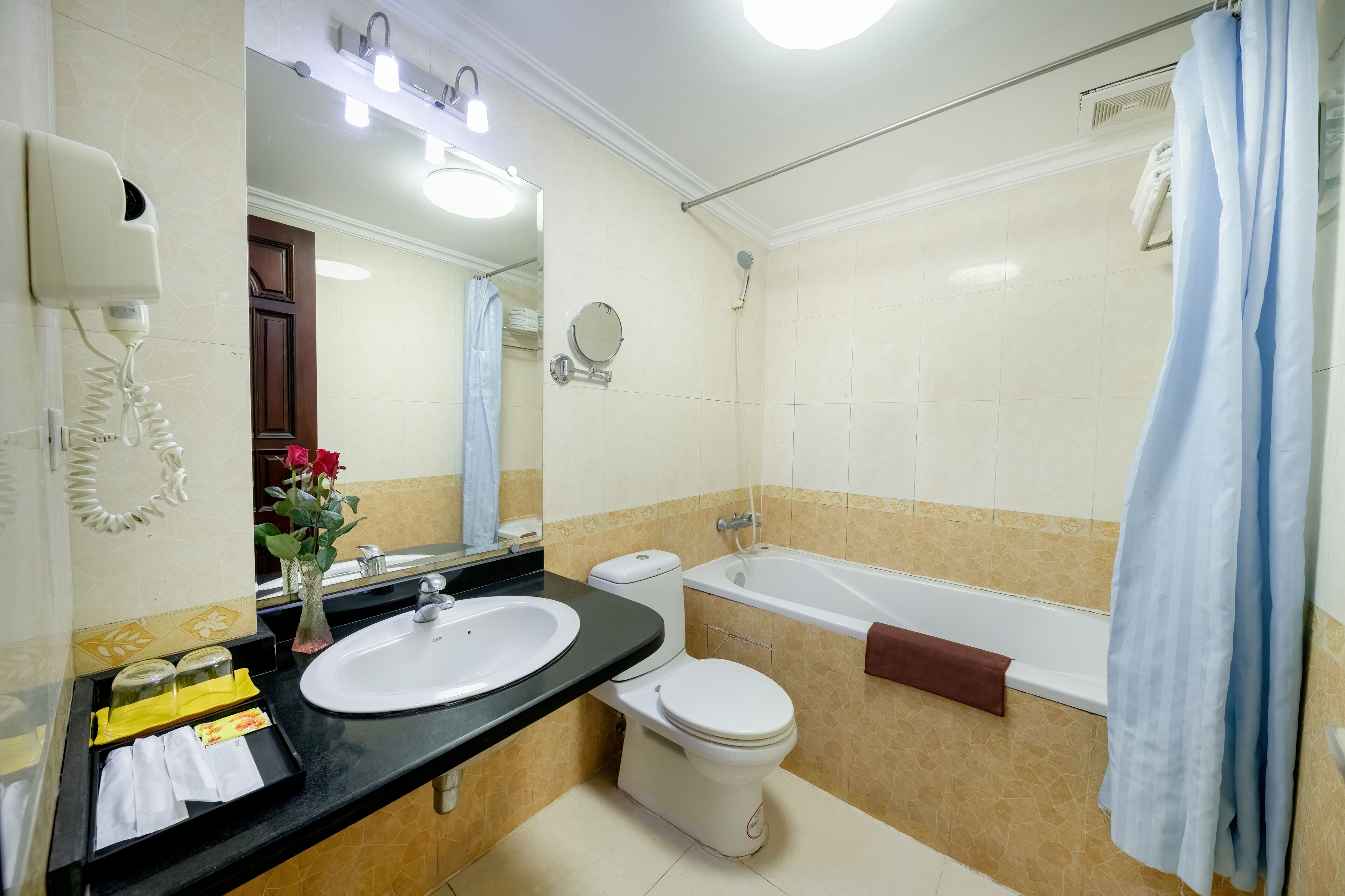 combined shower/bathtub, free toiletries, hair dryer, slippers