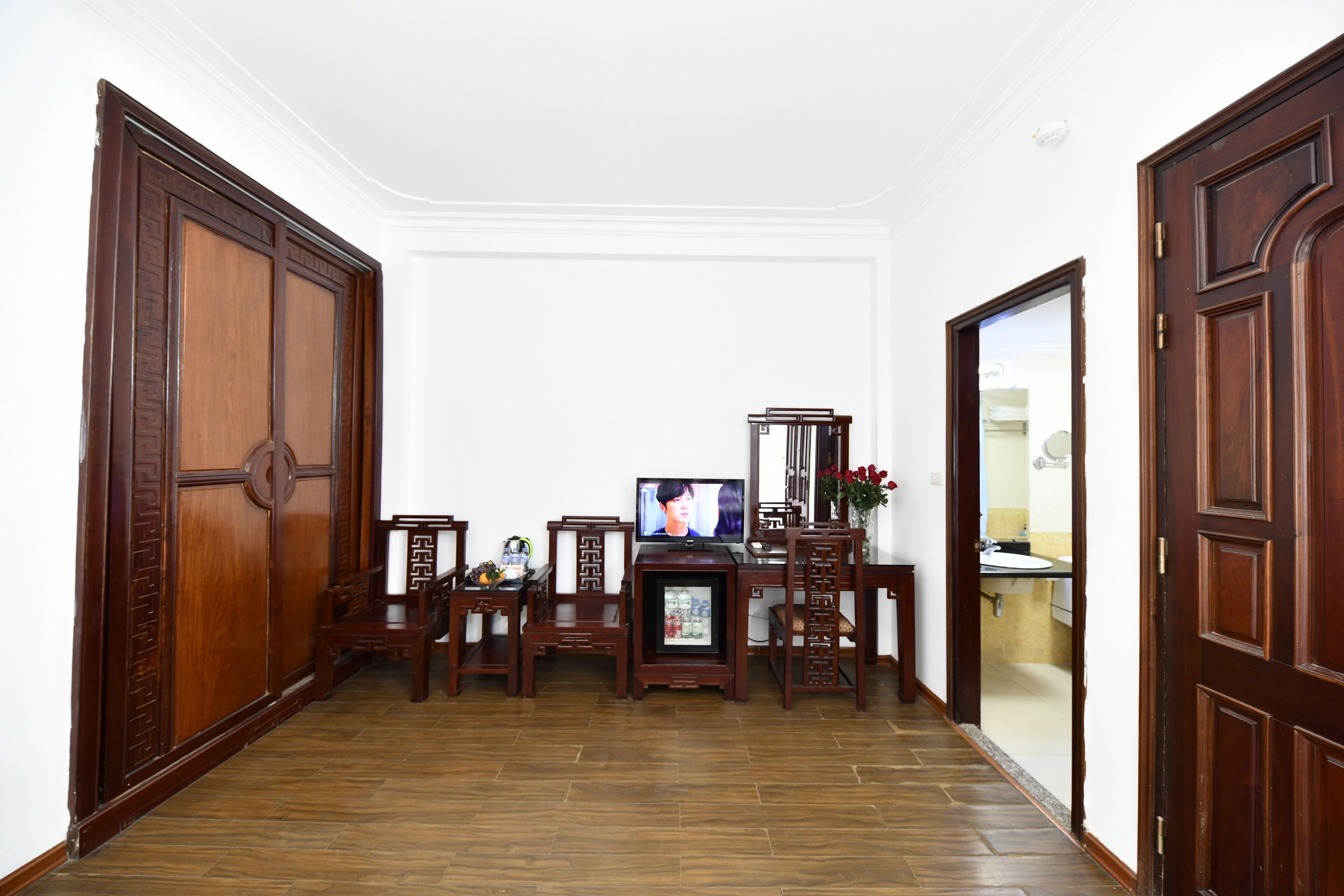 minibar, in-room safe, desk, laptop workspace