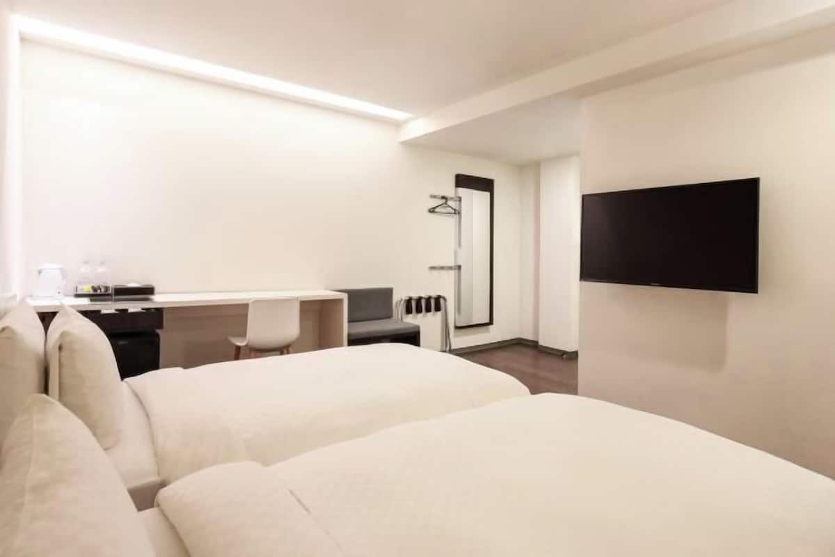 1 kamar tidur, seprai premium, selimut bulu angsa, dan minibar