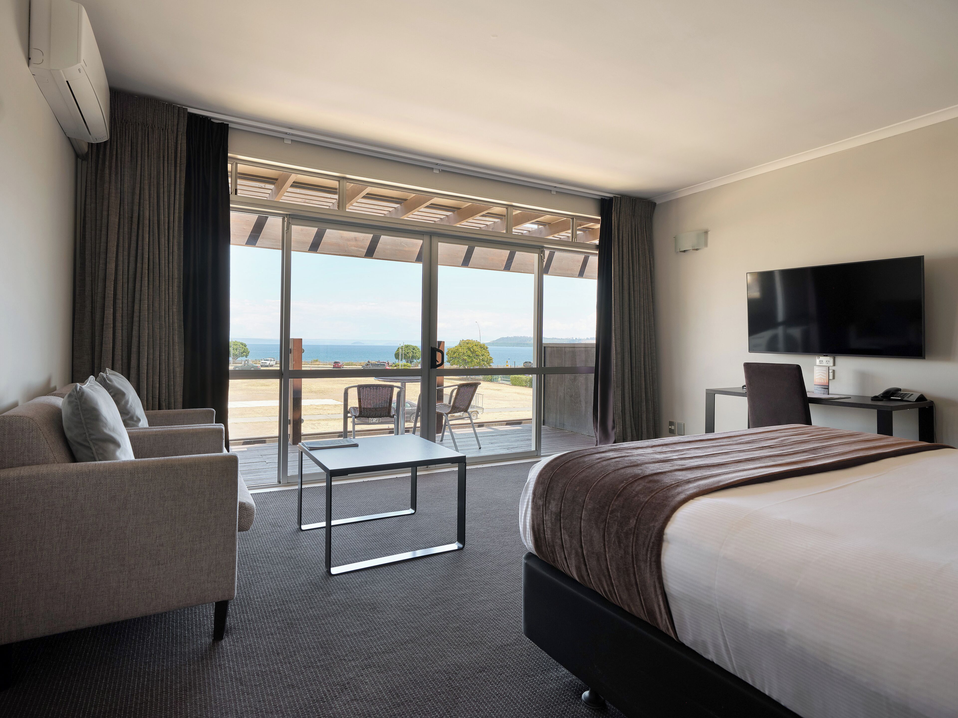 Premium Deluxe Lakeview Studio | Desk, blackout drapes, iron/ironing board, free WiFi