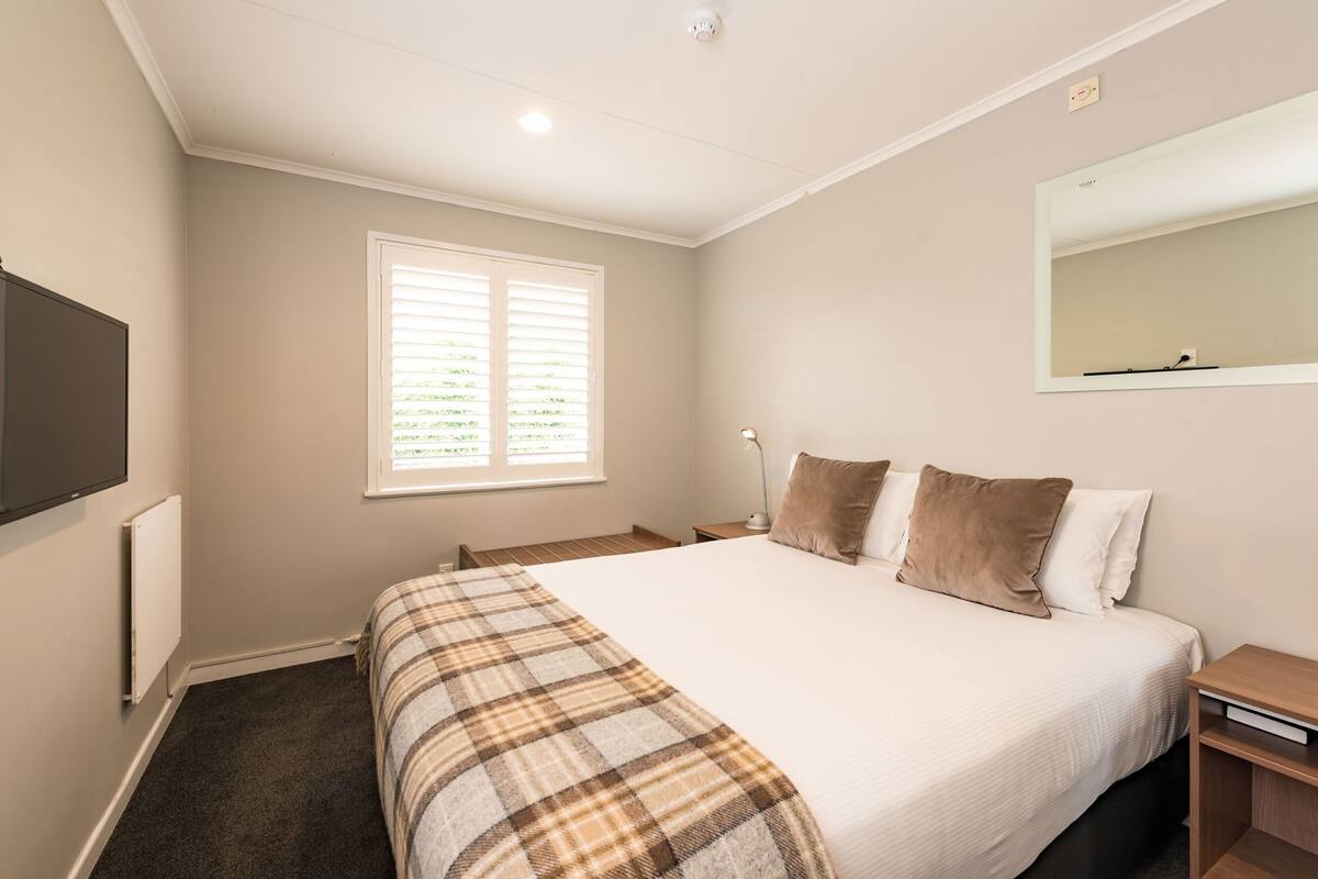 Desk, blackout drapes, iron/ironing board, free WiFi