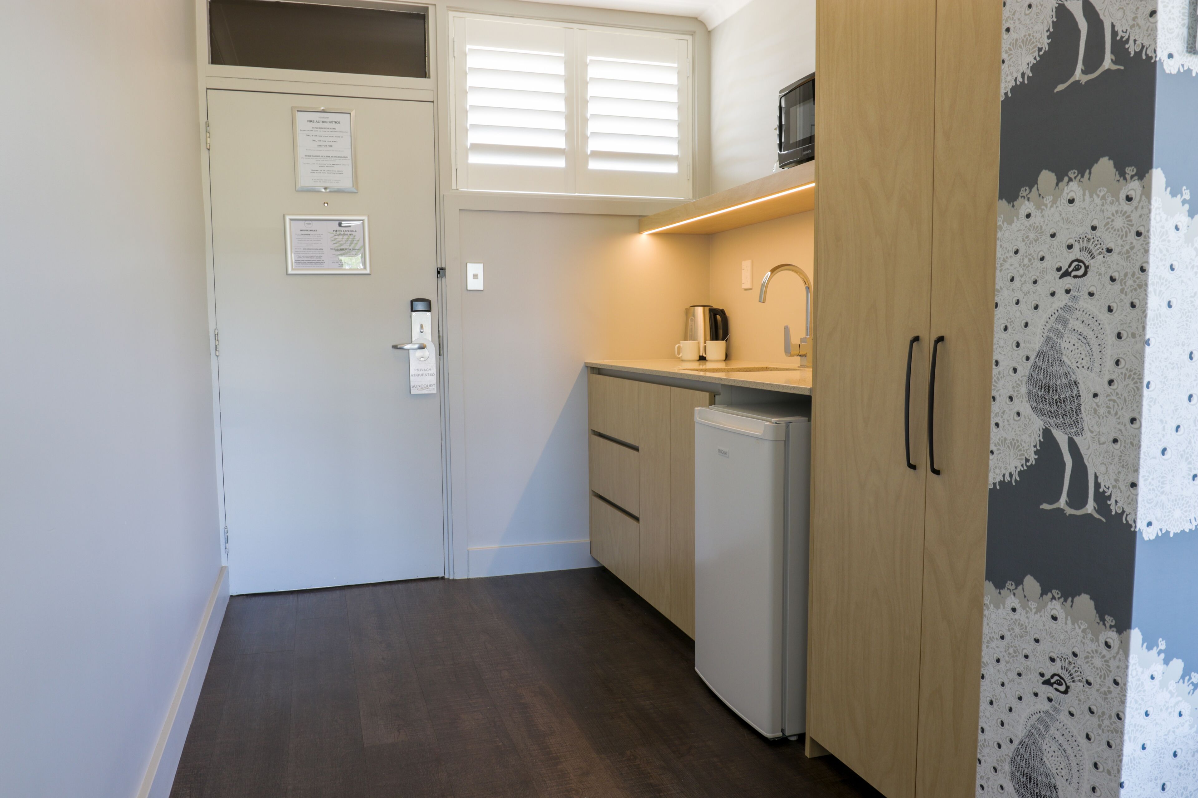 premium lakeview family room | wardrobe