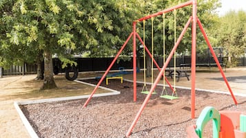 Área de juegos infantiles al aire libre