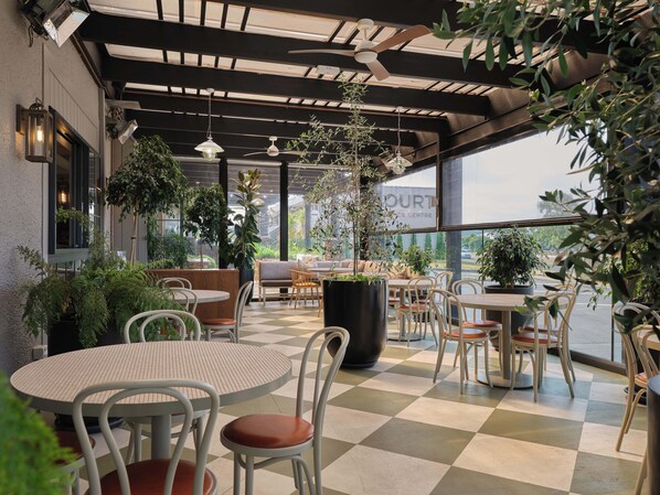 Breakfast, lunch and dinner served