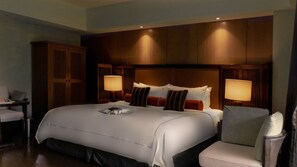 Superior Room, 1 Queen Bed | Minibar, in-room safe, blackout curtains, iron/ironing board - Grand View Resort Beitou (Taipei)