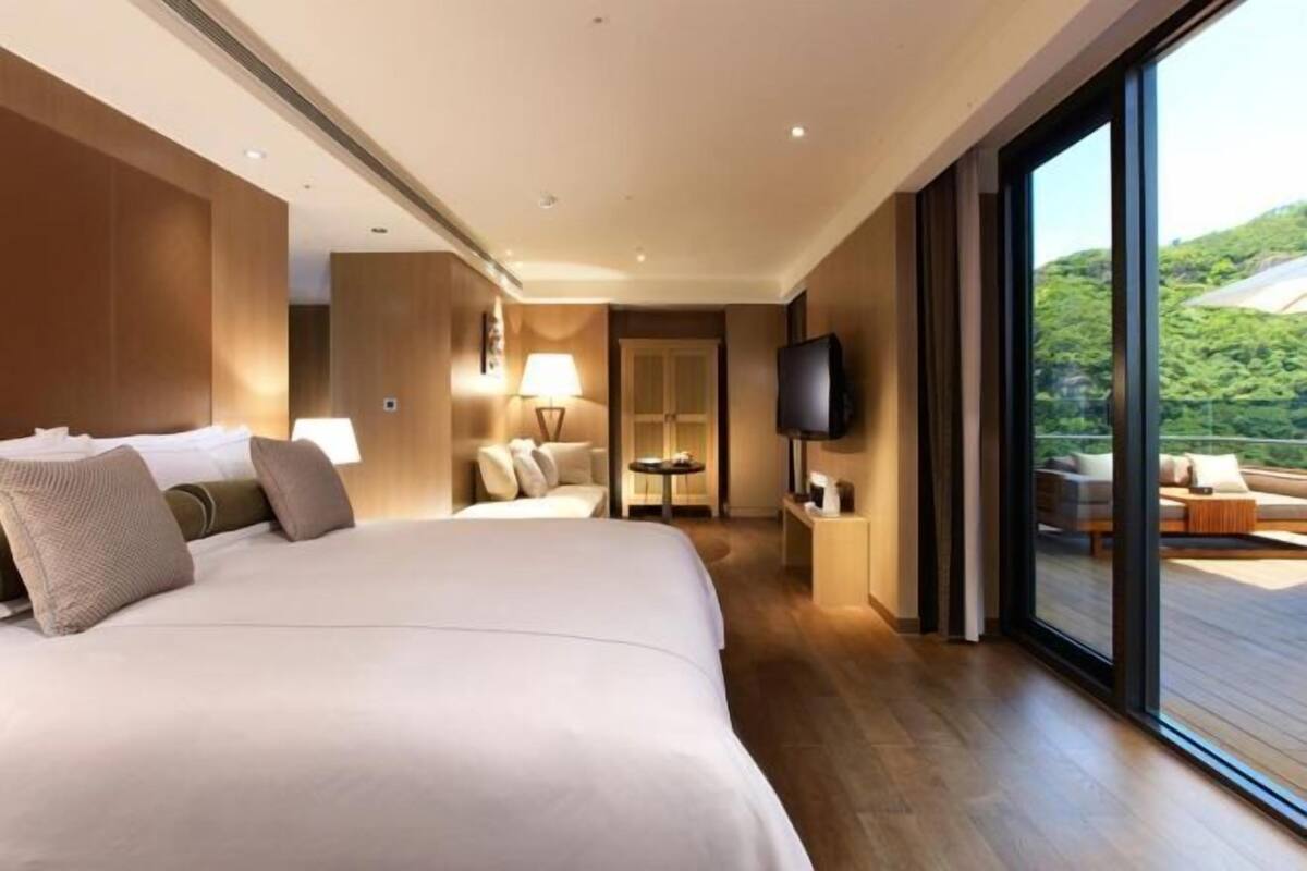 Frigobar, cofres nos quartos, cortinas blackout