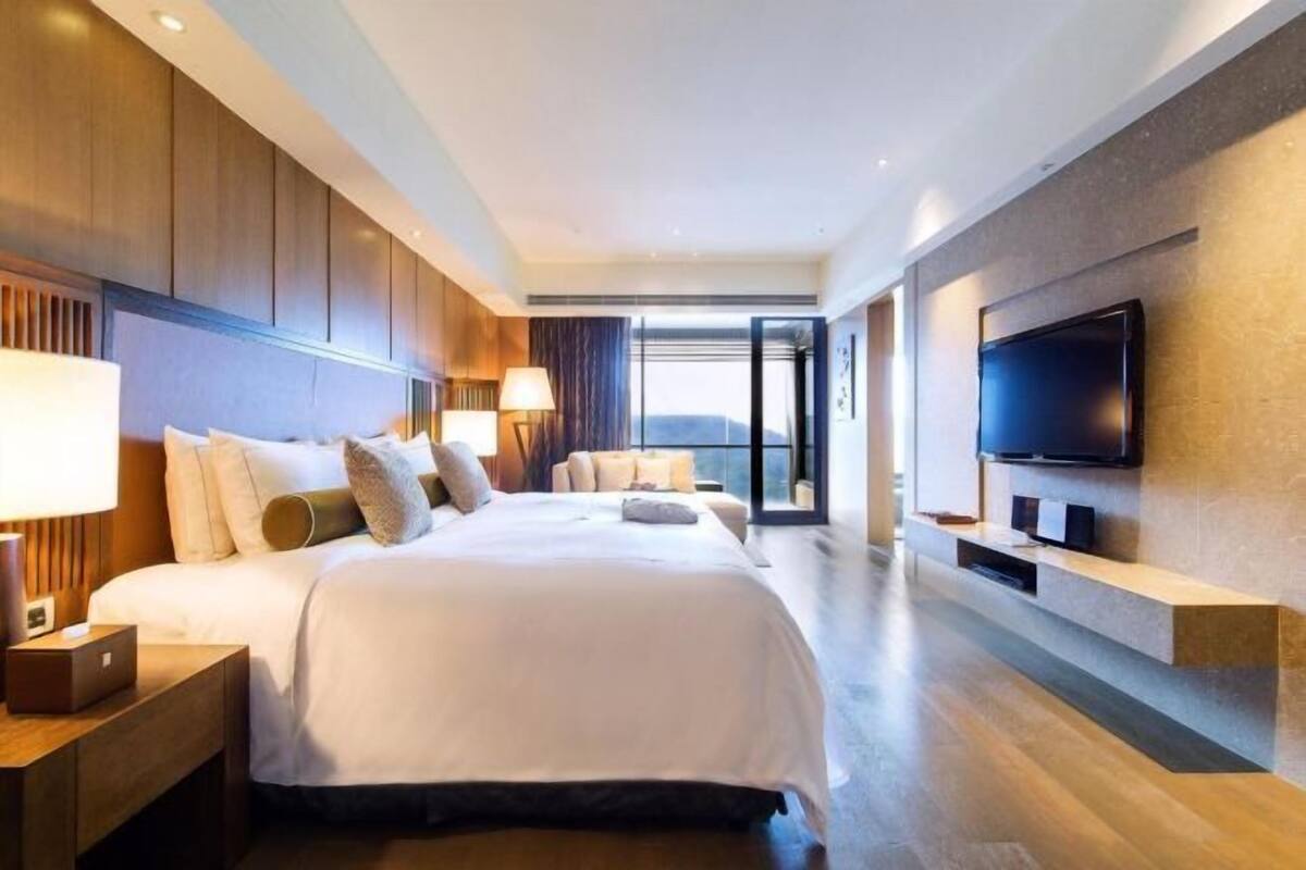 Frigobar, cofres nos quartos, cortinas blackout